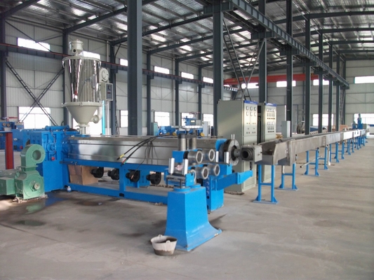China Extrusores plásticos para capa de aislamiento de extrudado del PVC, del PE o de XLPE sobre los alambres y los cables proveedor